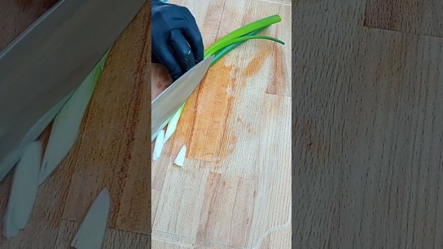 Этот пикантный салат ??возбуждает аппетит! Очень легок в приготовлении. смотреть онлайн