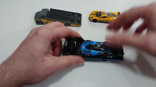 Hot Wheels Premium Team Transport#35 Volkswagen I. D. R. смотреть онлайн