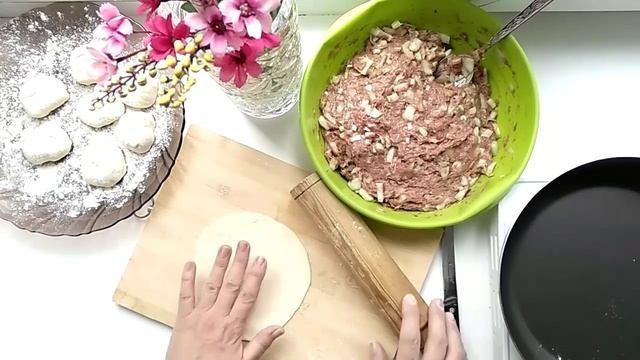 ЧЕБУРЕКИ, как в чебуречной. Как приготовить тесто с пузырьками.