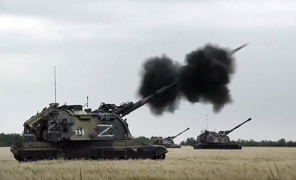 Самоходные гаубицы "Мста-С" уничтожают танки и станции ВСУ / События на ТВЦ