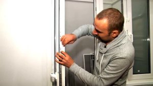 Как установить защелку на пластиковые окна