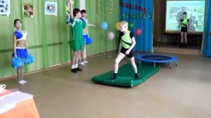 Показательный спортивный номер в детском доме №27
