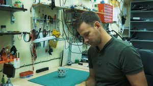 Гаснет зарядник ноутбука при подключении. Лечим за 15 минут