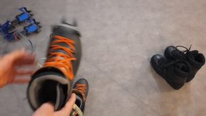 Как надеть мягкие альпинисткие кошки. Инструкция.