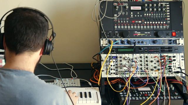 Analog Four, Octatrack, Roland JV880 & Modular #synth rack Test смотреть онлайн
