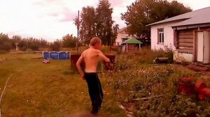 Обливание холодной водой. Закаливание. Лето 2018.