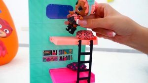 Влад и Никита наряжаются в костюмы и играют - Коллекция видео для детей