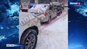 Смоляне стоят в пробках и пробираются по сугробам