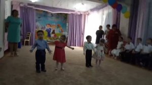 Раз ладошка два ладошка, я пока что не ЗВЕЗДА..