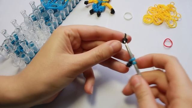 МИНЬОН ИЗ РЕЗИНОК НА СТАНКЕ | Фигурки из резинок смотреть онлайн