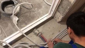 Делаем электрику: прокладка электрокабеля в квартире