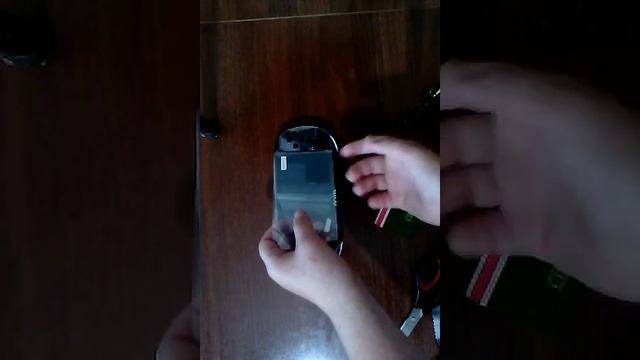 Как наклеить защитную пленку на PSVITA.