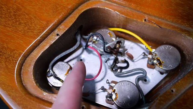 They Don't Make 'em Like They Used To... | The Gibson "Standard 82" смотреть онлайн