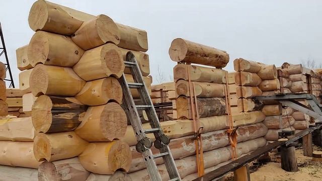 Срубъ жилого дома въ Смоленскъ. Завершение формирования оконныхъ проёмовъ.