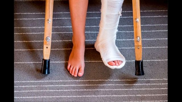 Дженни из Блэкпинк получила ранение во время выступления