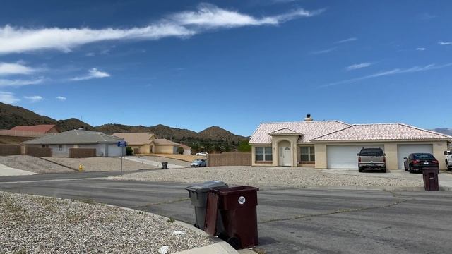 Garbage Trucks of Yucca Valley смотреть онлайн