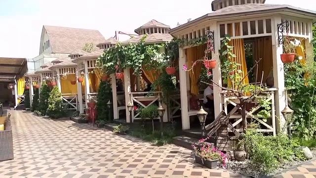 Необычное кафе в Алматы#алматы #бесағаш #кафе#kazakhstan смотреть онлайн