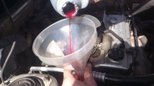 Меняем жидкость "ГУРА" на Mitsubishi Carisma