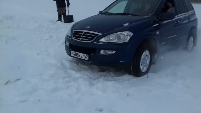 Кайрон по снегу