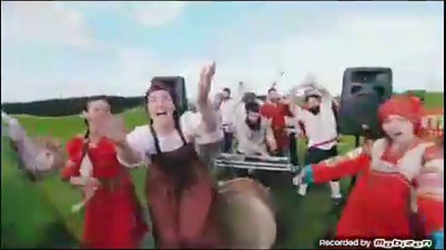 Реакция на песню ,,Надо поле притоптать" смотреть онлайн