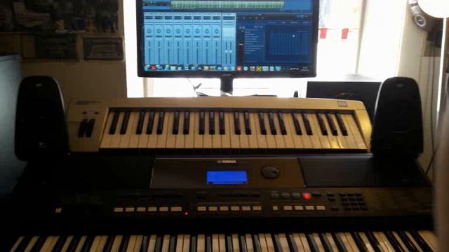 Yamaha Keyboard PSR E 433 Synthie Sound with electric guitars accompaniment смотреть онлайн