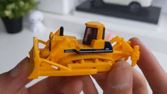 Unboxing Komatsu Bulldozer D375A Tomica 1/64 Diecast смотреть онлайн