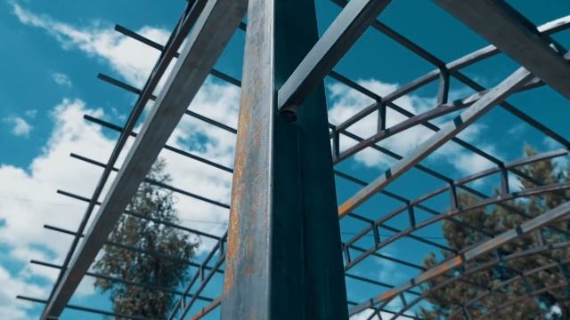 Металлоконструкция арочного навеса из поликарбоната