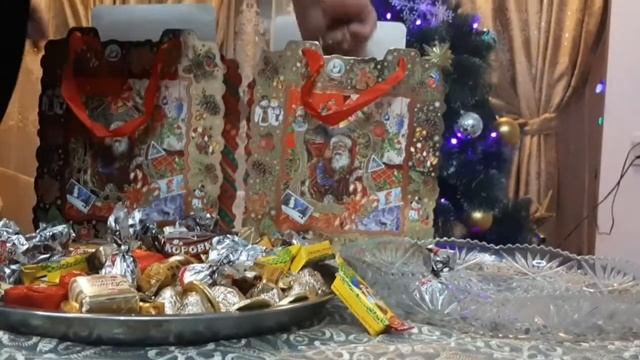 Собираю сладкие подарки на Новый год. смотреть онлайн