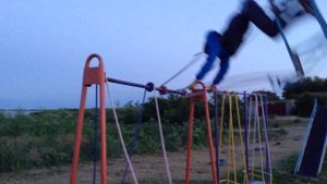 Сделал 10 солнышек на турнике(шок сломал руку)