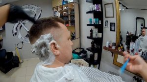 Head shave with foam Бритье головы пеной