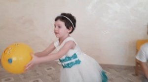 Средняя группа поздравляет мам с Днём матери!