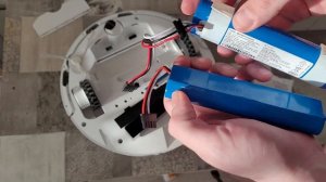 Xiaomi Mijia 2 STYJ02YM останавливается во время уборки. Ремонт своими руками. Замена АКБ.