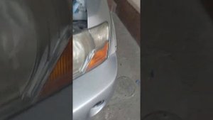 снимаем пленку и клей с фары