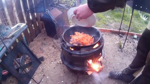 Обжигаем новый казан.Плов в казане смотреть онлайн