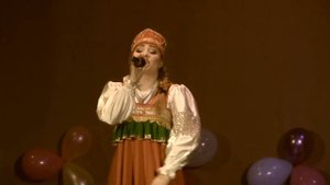 Екатерина Маркитантова солистка ансамбля "Потешки". Песня -"Рано,рано"