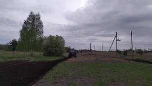 Вспашка огорода в "развал" под посадку картофеля трактром Беларус 82.1