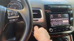 Проверка уровня масла Touareg, электронный щуп/Checking the Touareg oil level, electronic dipstick