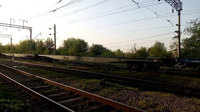Грузовой Тепловоз ТЭЗЗА-0158 С грузовыми вагонами платформа станция Алматы-1жд вокзал Хроника-КТЖ.