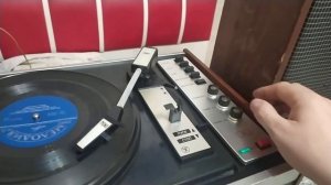 Проигрыватель пластинок "Рондо-203" с колонкой