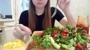 MUKBANG | ОСТРЫЕ ПАЛОЧКИ | САЛАТ | ДЕНЬ РОЖДЕНИЕ | ОТВЕТЫ НА ВОПРОСЫ #MUKBANG #наггетсы #калашникова