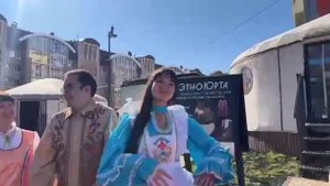 Сегодня в Уфе прошел флешмоб национальных костюмов