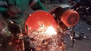 как режет самодельный отрезной станок по металлу