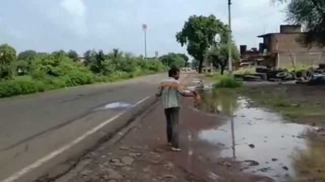 Вороны хотят убить этого мужчину за то что он... смотреть онлайн