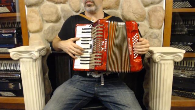 5360 - Red Hohner Student IVM Piano Accordion MM 25 32 $799 смотреть онлайн