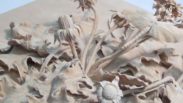 Frog in dandelions: extremely detailed woodcarving - Лягушка в одуванчиках: резное панно