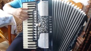 Играет интересный немецкий аккордеон Horch