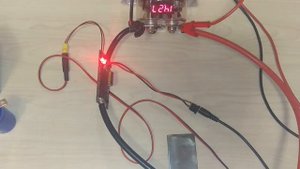 Конденсатор для автомобильного усилителя в качестве источника тока для точечной сварки