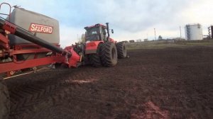 Холодный май и посевная. Трактор К-742ПР и КЕЙС-530.