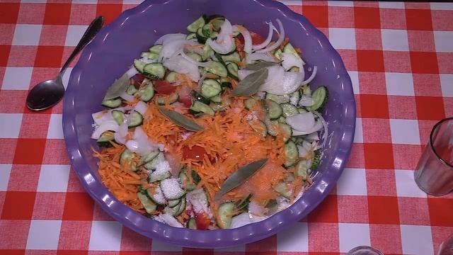 УЛЕТНЫЙ САЛАТ НА ЗИМУ. КУБАНСКИЙ САЛАТ НА ЗИМУ С КАПУСТОЙ И ОГУРЦАМИ смотреть онлайн
