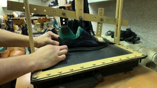 Как работает химчистка обуви Stay Clean?! Полный реставрационный цикл смотреть онлайн